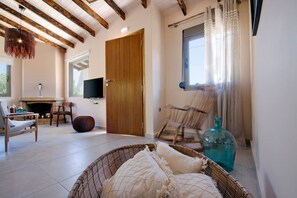 TV, fireplace, DVD player - Rea's Sea House with private pool (10m x 4m) (Galatas)