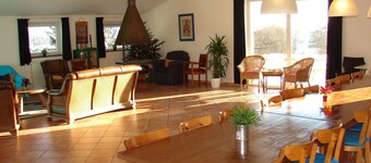 Eifel belga: gran casa de vacaciones accesible para sillas de ruedas para 22 personas, 9 habitaciones, WiFi