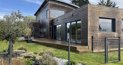 Villa Vacances confortable au bord de mer avec piscine couverte privée + Jacuzzi