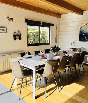 Dining - Seaside Vacation Villa private SPA area +  indoor Pool + Jacuzzi + Shower (Plouescat)