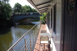 Property grounds - Houseboat in central Hamburg with canoe right on the water instead of vacation home with garden (Hamburg)