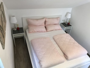 3 chambres, coffres-forts dans les chambres, fer et planche Ă repasser
