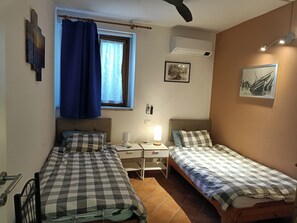 2 Schlafzimmer, Reisekinderbett, kostenloses WLAN, Bettwäsche