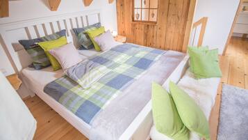 1 bedroom, travel cot, free WiFi, bed sheets