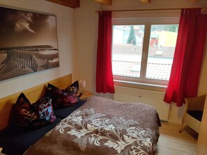 3 bedrooms, iron/ironing board, travel cot, free WiFi