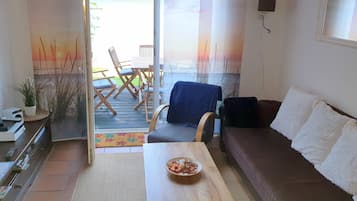 Smart-TV, Kamin, DVD-Player, Bücher