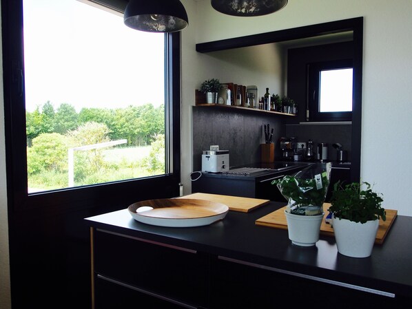 Geladeira, fogão, cooktop, lava-louças