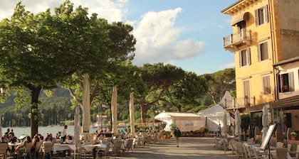 Wohlfühloase mit eigenem Garten - Pool mit Gardaseeblick, Bar und Restaurant