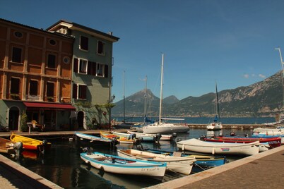 Feel-good oasis with its own garden - pool with Lake Garda view, bar and restaurant