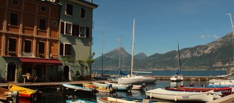 Feel-good oasis with its own garden - pool with Lake Garda view, bar and restaurant