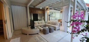 Fernseher, DVD-Player, Bücher, Videothek