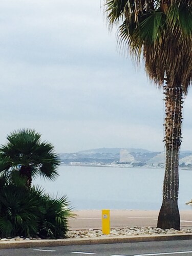 Wohnung 30 m2 in Cagnes zwischen Cannes und Nizza 30 Meter vom Strand entfernt, Meerblick