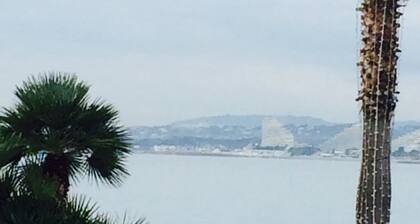 Wohnung 30 m2 in Cagnes zwischen Cannes und Nizza 30 Meter vom Strand entfernt, Meerblick