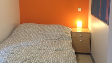 1 Schlafzimmer, schallisolierte Zimmer, BĂŒgeleisen/BĂŒgelbrett