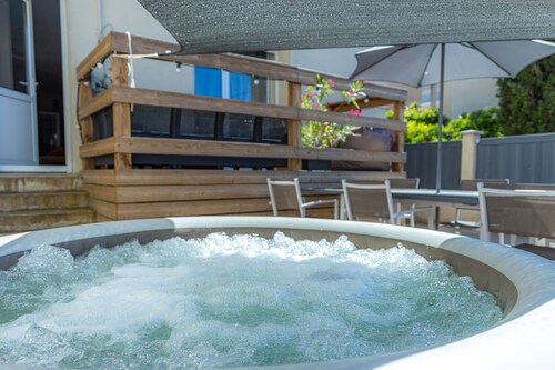 IDEALLY LOCATED GD APARTMENT, PARKING & PRIVATE TERRACE, JACCUZI, QUIET, DOMLOC
