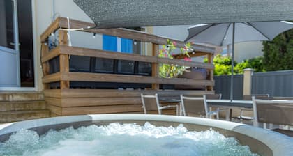 IDEALLY LOCATED GD APARTMENT, PARKING & PRIVATE TERRACE, JACCUZI, QUIET, DOMLOC