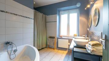 Combined shower/tub, hair dryer, towels, soap