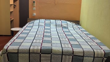 1 dormitorio, tabla de planchar con plancha, wifi gratis y ropa de cama