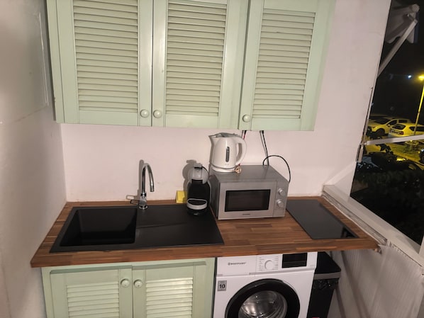 Fridge, microwave, stovetop, coffee/tea maker