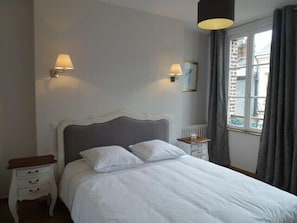 1 chambre, bureau, chambres insonorisées, fer et planche à repasser