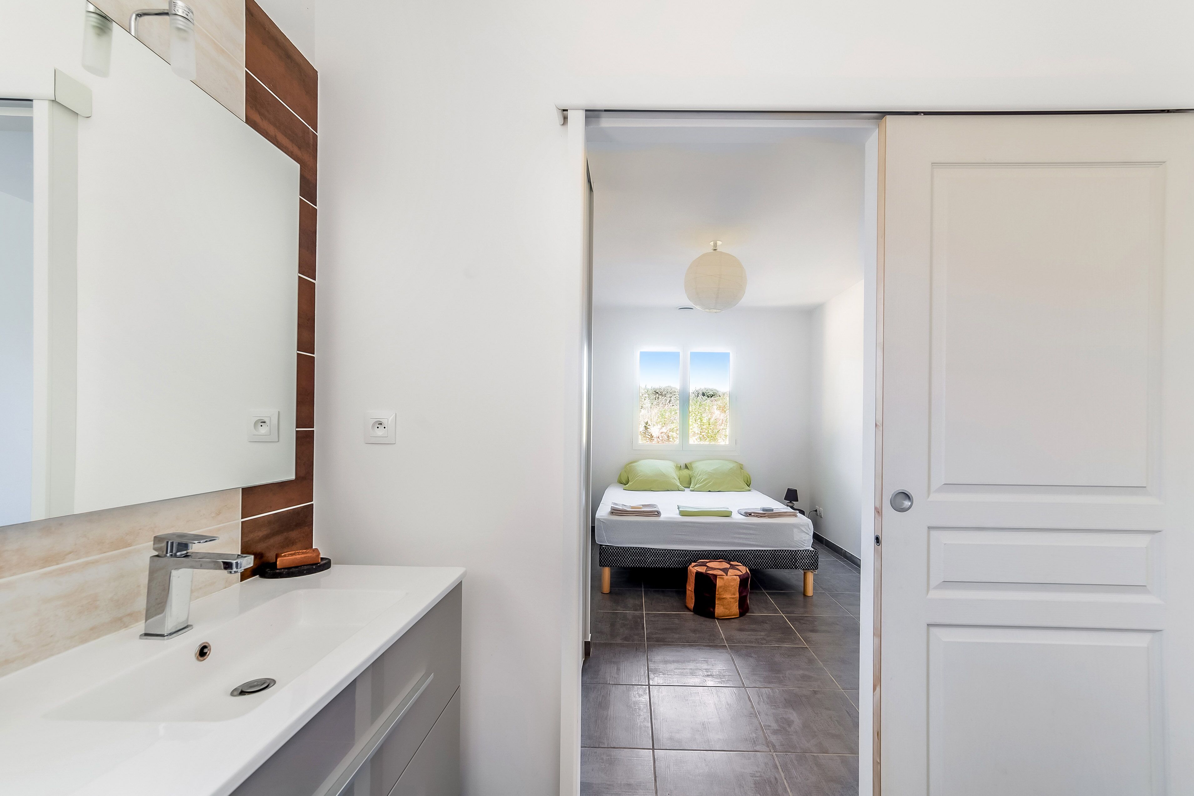 5 chambres, fer et planche à repasser, lit parapluie, Wi-Fi gratuit