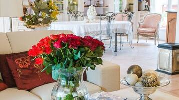 TV connectée, lecteur de DVD, livres, médiathÚque