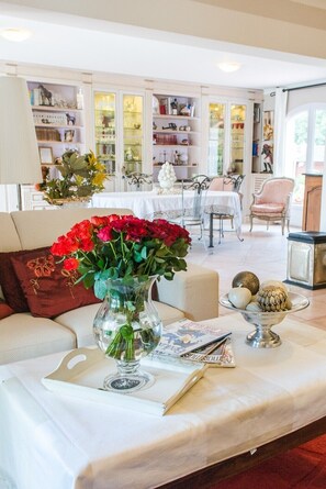 Smart TV, DVD player, books, music library - Air-conditioned villa with private pool 5km from Avignon center (Avignon)