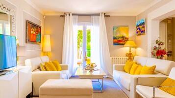 TV connectée, lecteur de DVD, livres, médiathÚque