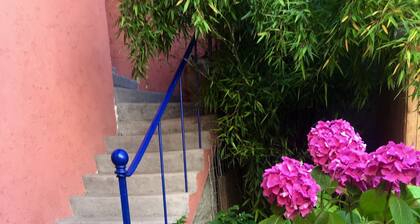 La campagne à la ville aux portes de Paris, vous apprécierez notre petit jardin.