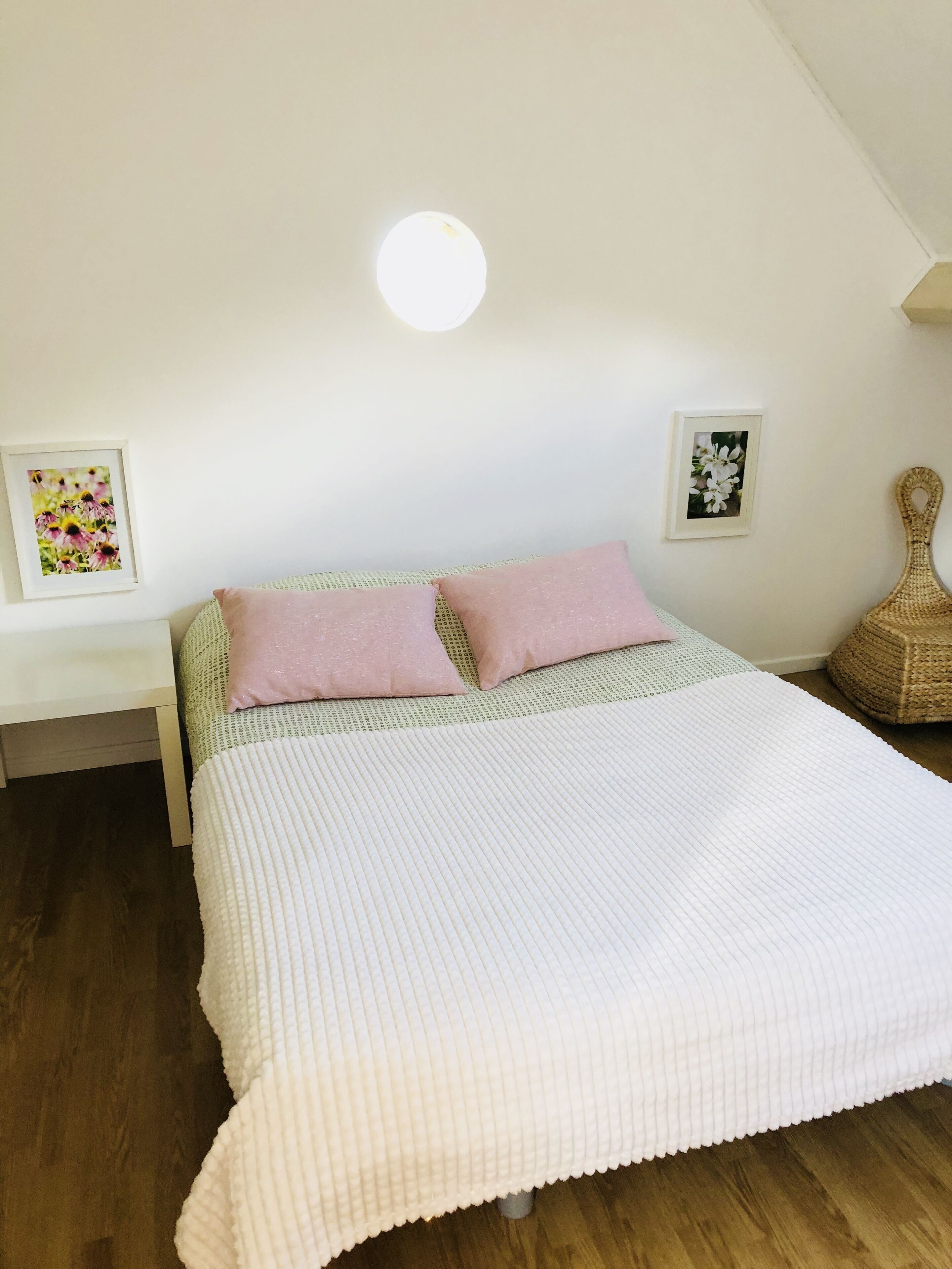 10 slaapkamers, een strijkplank/strijkijzer, wifi, beddengoed