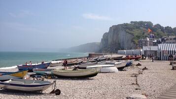 Plage à proximité, chaises longues