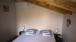 3 bedrooms, internet - 'THE TROPICAL CHALET' (sainte anne)