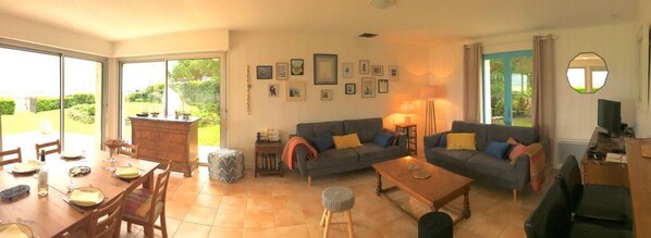 TV, mesa de pingue-pongue