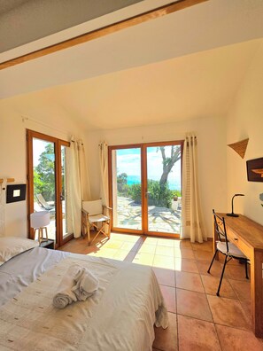 4 Schlafzimmer, Schreibtisch, Bügeleisen/Bügelbrett, Reisekinderbett