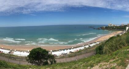 BIARRITZ MILADY ALQUILER CON ENCANTO APARTAMENTO DE TRES HABITACIONES CON VISTA AL MAR