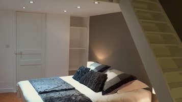 2 bedrooms, soundproofing, iron/ironing board, WiFi