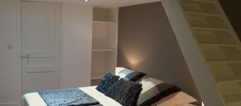 Spacious and cozy apartment in the heart of the historic city center 