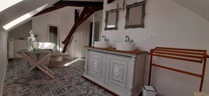 8 chambres, fer et planche à repasser, Wi-Fi