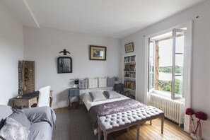 8 bedrooms, iron/ironing board, WiFi