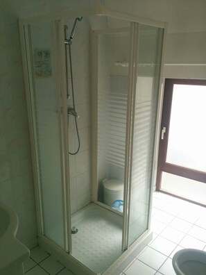 Combined shower/bathtub, hair dryer - For hiking and / or winter sports enthusiasts SANCY / SUPER BESSE (Rochefort-Montagne)
