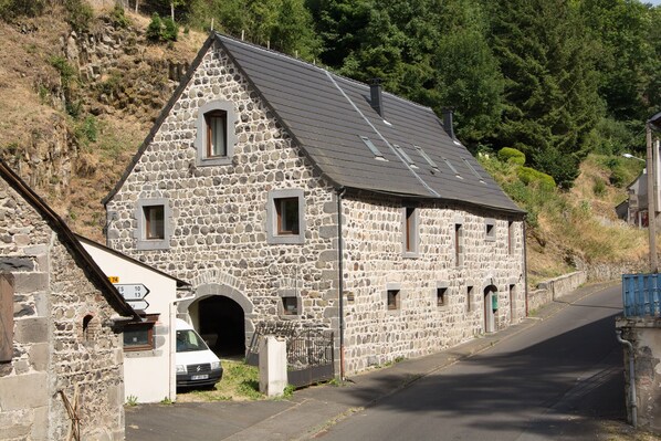 Exterior - For hiking and / or winter sports enthusiasts SANCY / SUPER BESSE (Rochefort-Montagne)