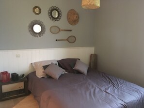 3 habitaciones, tabla de planchar con plancha, wifi y ropa de cama 