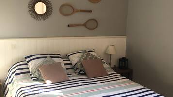 3 bedrooms, iron/ironing board, WiFi, bed sheets