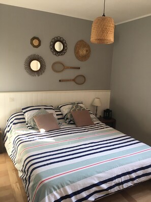 3 bedrooms, iron/ironing board, WiFi, bed sheets