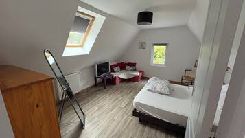 2 makuuhuonetta, silitysrauta/-lauta, vauvan matkasÀnky, ilmainen Wi-Fi