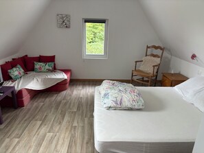 2 chambres, fer et planche à repasser, lit parapluie, Wi-Fi gratuit