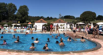 STUDIO CABINE AVEC PISCINE VUE SUR LAC PORT BOURGENAY TALMONT SAINT HILAIRE