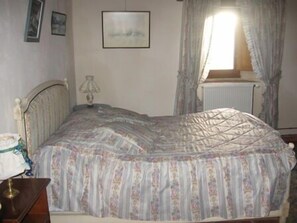 3 bedrooms, iron/ironing board, travel cot, WiFi