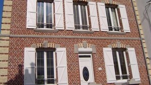 A two-story brick building with white shutters on the windows. - Apartment 1 to 2 people in Cayeux-sur-mer in the Baie de Somme (Cayeux-Sur-Mer)