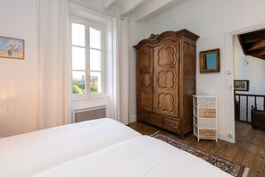 7 chambres, fer et planche à repasser, accès au Wi-Fi (inclus)